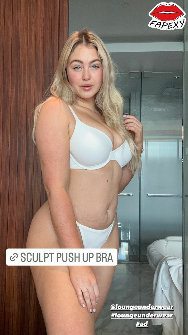 Nude Iskra Lawrence